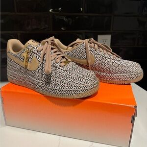 Size 8 Nike Air Force 1 Low LX United in Victory